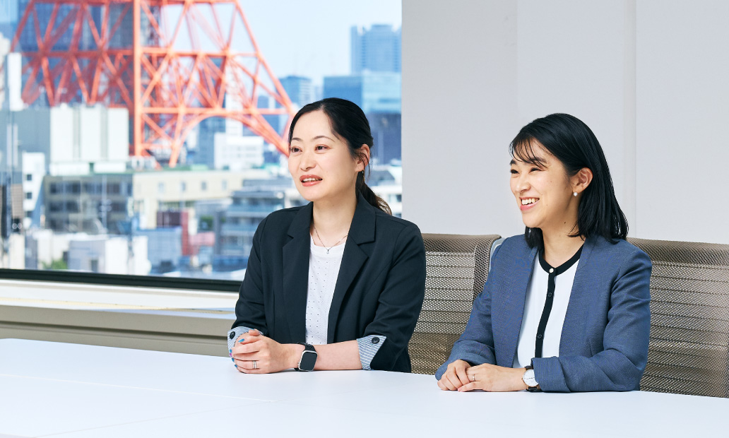 吉⽥⿇⾐⼦氏、⾸藤⾥彩氏 インタビュー画像